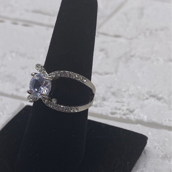 Silver Plated CZ Fashion Ring For Women Size 7 Elegant White Crystal Band - Picture 2 of 7